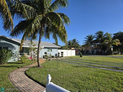 903 6th Ave, Boynton Beach, FL 33426