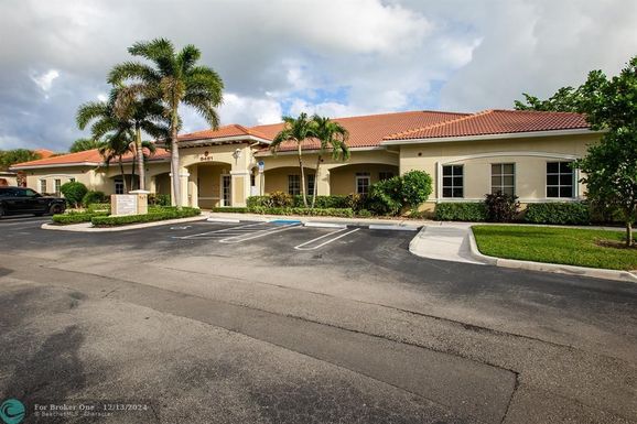 5451 University Dr, Coral Springs, FL 33067