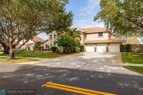 20381 4th St, Pembroke Pines, FL 33029