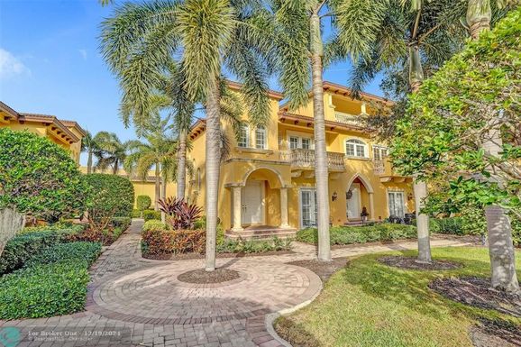 320 69th Cir, Boca Raton, FL 33487