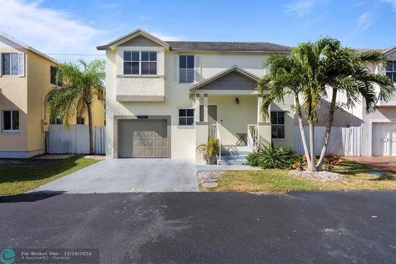 10261 3rd St, Pembroke Pines, FL 33026