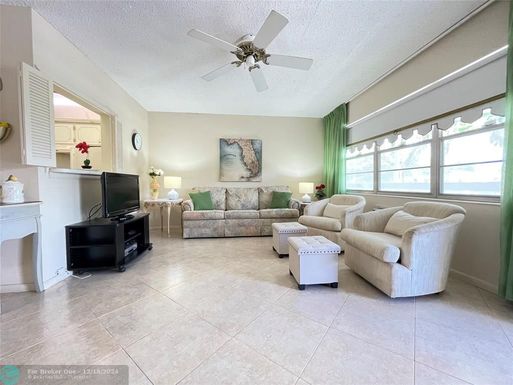 321 Oakridge R, Deerfield Beach, FL 33442