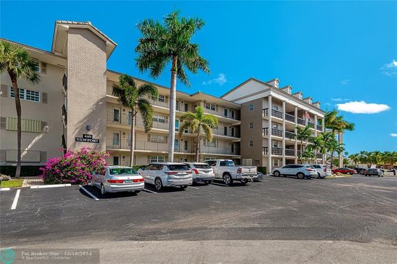 440 Paradise Isle Blvd, Hallandale Beach, FL 33009