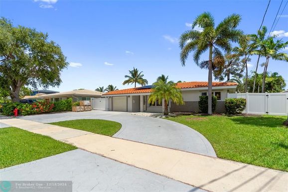 370 6th Ter, Pompano Beach, FL 33060