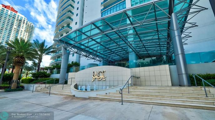 1331 Brickell Bay Dr, Miami, FL 33131