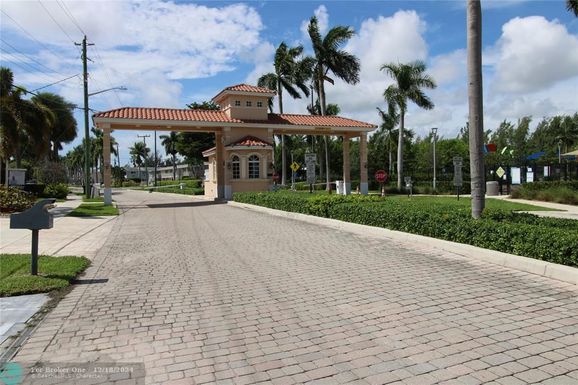 600 Layne Blvd, Hallandale Beach, FL 33009