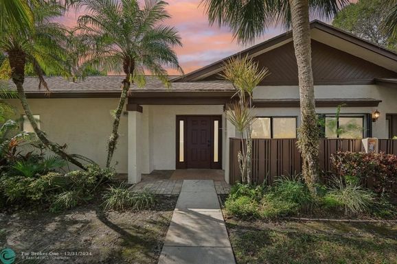 2533 Carambola Cir, Coconut Creek, FL 33066