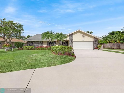 7163 Saint Andrews Rd, Lake Worth, FL 33467