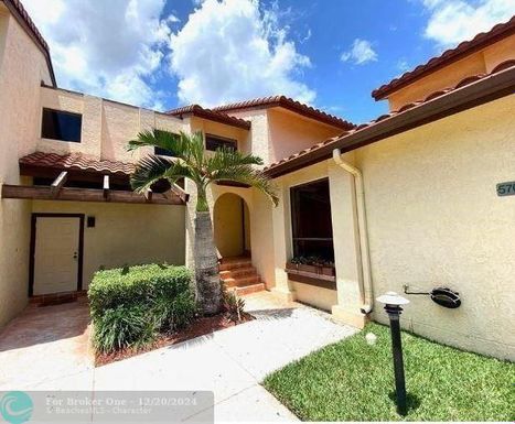 5705 Fox Hollow Dr, Boca Raton, FL 33486