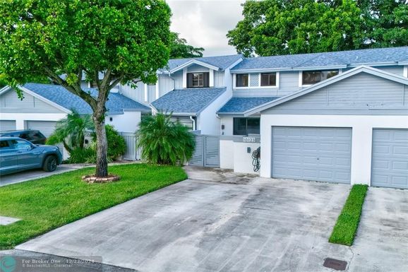 10123 52nd Ter, Doral, FL 33178