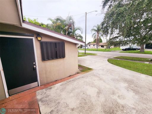 701 68th Ter, Pembroke Pines, FL 33023