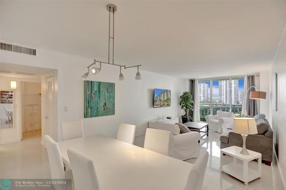 19390 Collins Ave, Sunny Isles Beach, FL 33160