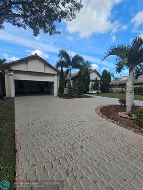 551 101st Ter, Plantation, FL 33324