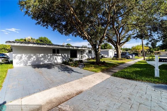 131 72nd Way, Hollywood, FL 33024