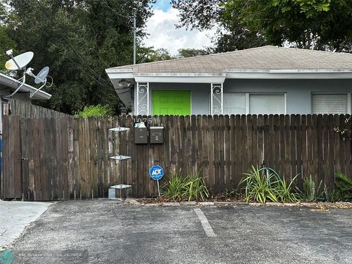 1077 32nd St, Oakland Park, FL 33334