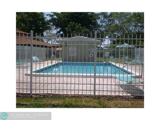 8840 30TH ST, Coral Springs, FL 33065