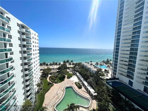 3001 Ocean Dr, Hollywood, FL 33019