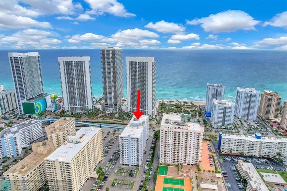 1849 Ocean Dr, Hallandale Beach, FL 33009