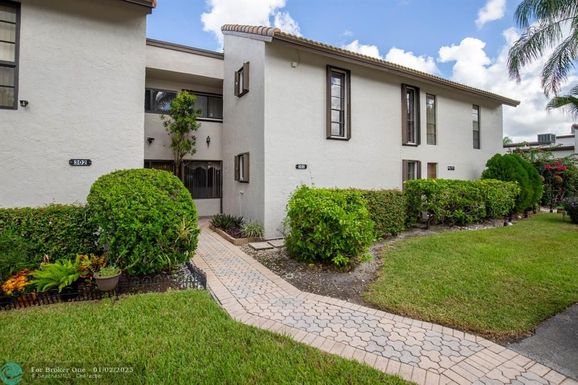 9713 New River Canal Rd, Plantation, FL 33324