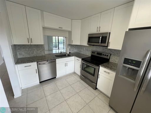 2900 42nd Ave, Coconut Creek, FL 33066