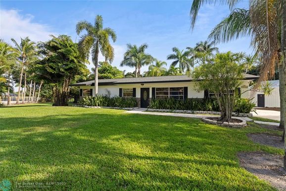 16900 62nd St, Southwest Ranches, FL 33331