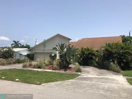 71 Laredo Ln, Boca Raton, FL 33487