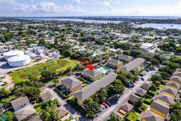 506 Bloxham St, Lantana, FL 33462