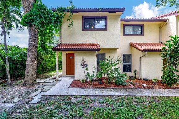 8956 Sample Rd, Coral Springs, FL 33065