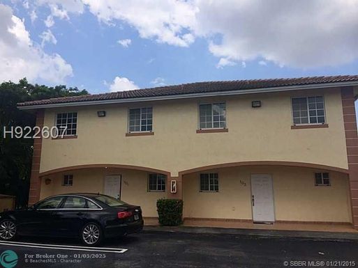 6759 182nd St, Hialeah, FL 33015