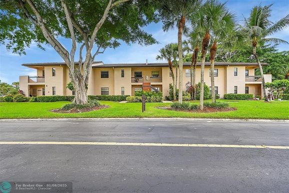 9270 Vista Del Lago Drive, Boca Raton, FL 33428