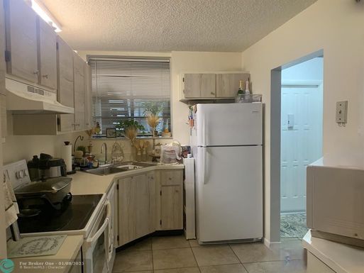 1256 Military Trl, Deerfield Beach, FL 33442