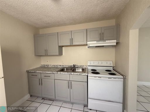 724 7th St, Dania Beach, FL 33004