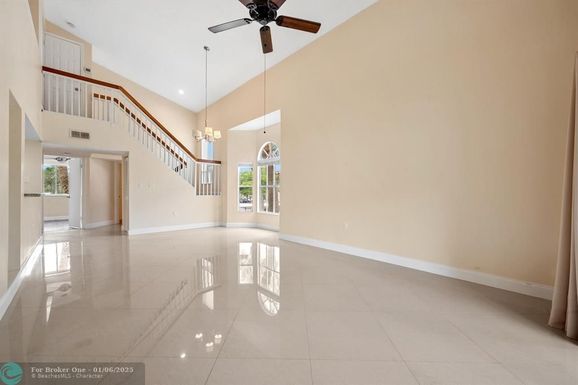 21201 Glenmoor Dr, West Palm Beach, FL 33409