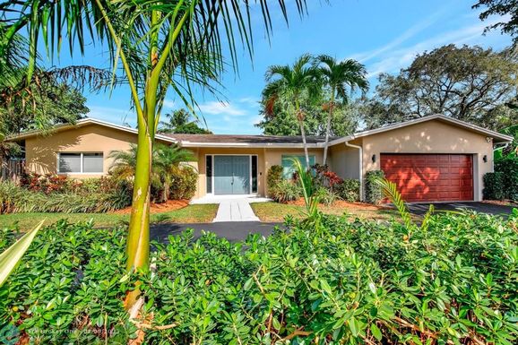 5901 17th St, Plantation, FL 33317