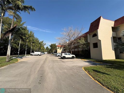 2700 Sunrise Lakes Dr, Sunrise, FL 33322