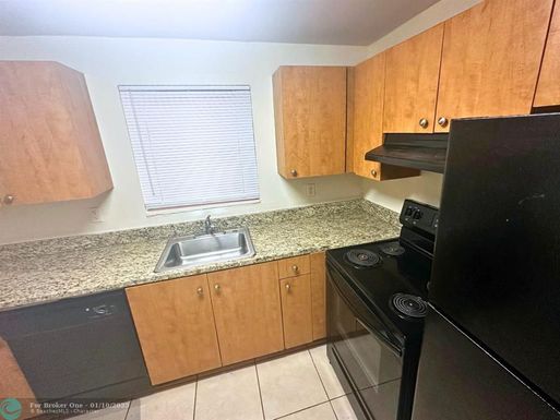 2221 58th Ter, Lauderhill, FL 33313