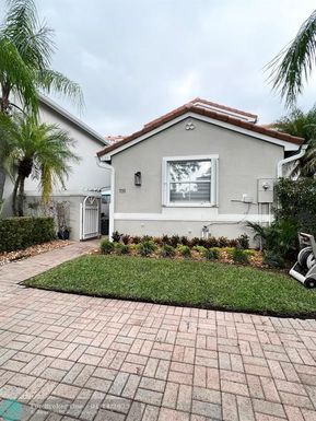 1135 Doveplum St, Hollywood, FL 33019