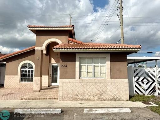 9201 121st Ter, Hialeah Gardens, FL 33018