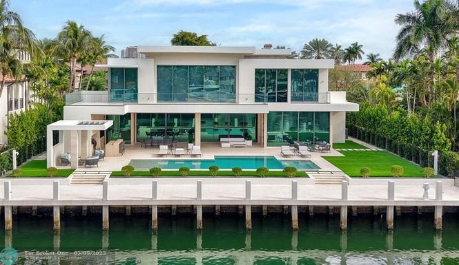 2560 Del Lago Dr, Fort Lauderdale, FL 33316