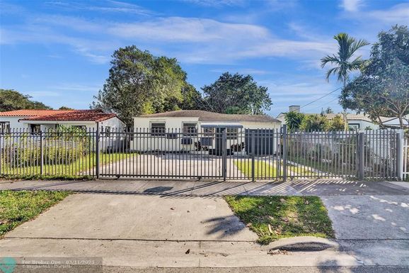 1528 24 Street, Miami, FL 33142