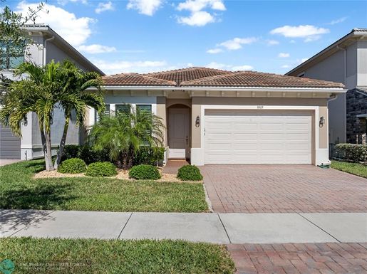 8805 37th Dr, Coral Springs, FL 33065