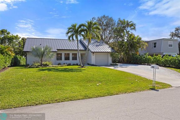 707 Hibiscus Ave, Stuart, FL 34996