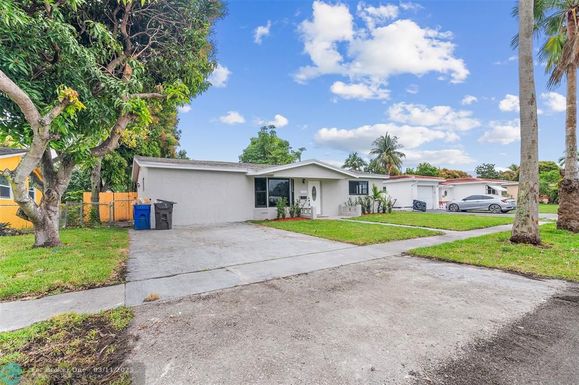 4348 36th Way, Lauderdale Lakes, FL 33309