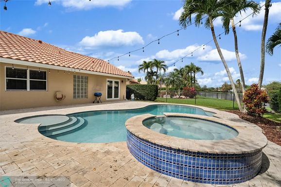 2862 Orchard Cir, Davie, FL 33328