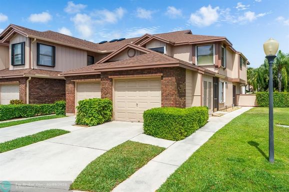 900 Crosswinds Dr, Greenacres, FL 33413