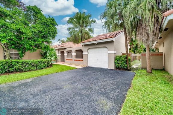 1515 Garden Rd, Weston, FL 33326