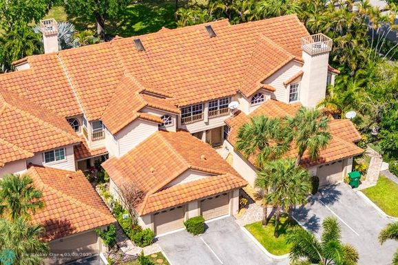 10821 Cypress Glen Dr, Coral Springs, FL 33071