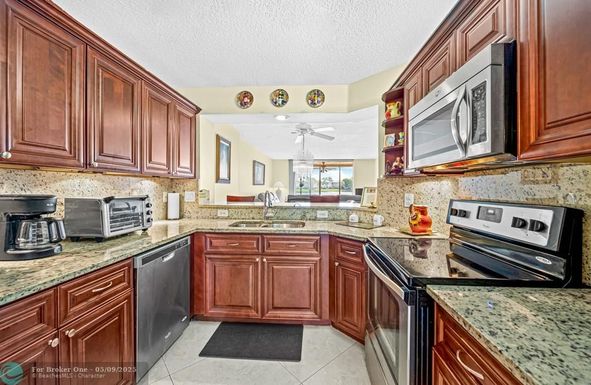 7840 Trent Dr, Fort Lauderdale, FL 33321