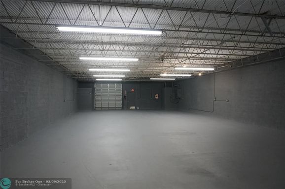 1042 44th St, Oakland Park, FL 33334