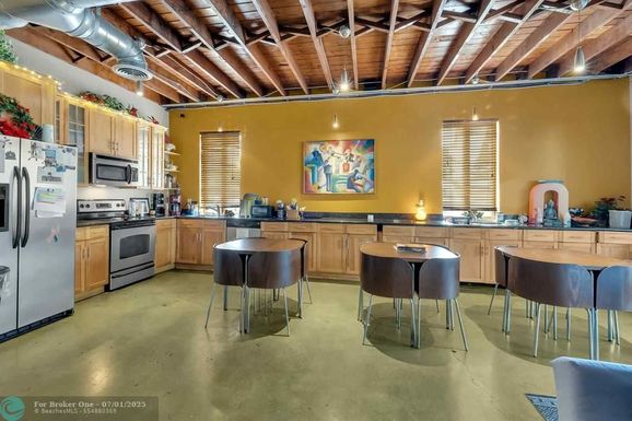 817 4th Ave, Fort Lauderdale, FL 33304